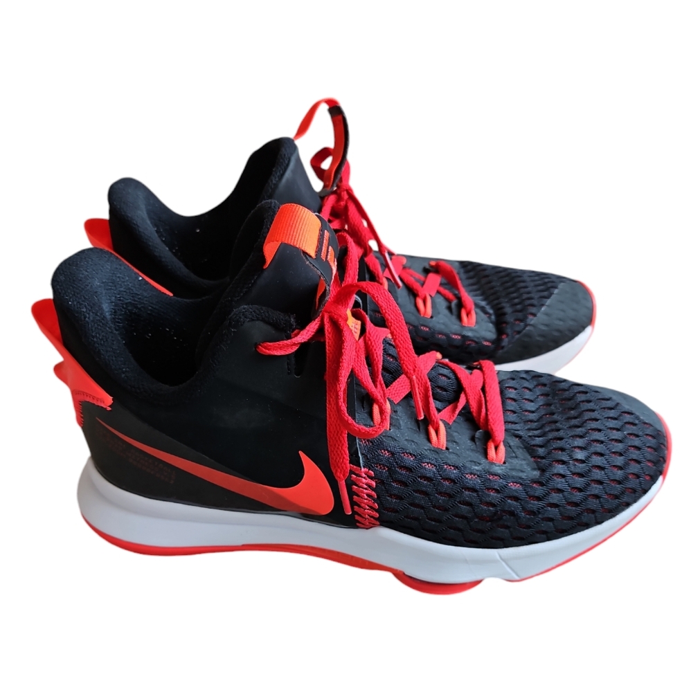 Nike • LeBron Witness V 5 Basketball Shoes